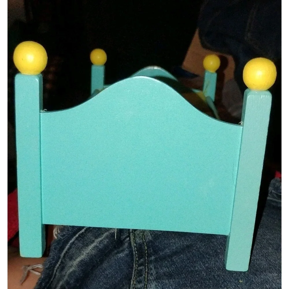 KidKraft Dollhouse Doll Manor Bed - Wooden Replacement Built‎ In Mattress/Pillow